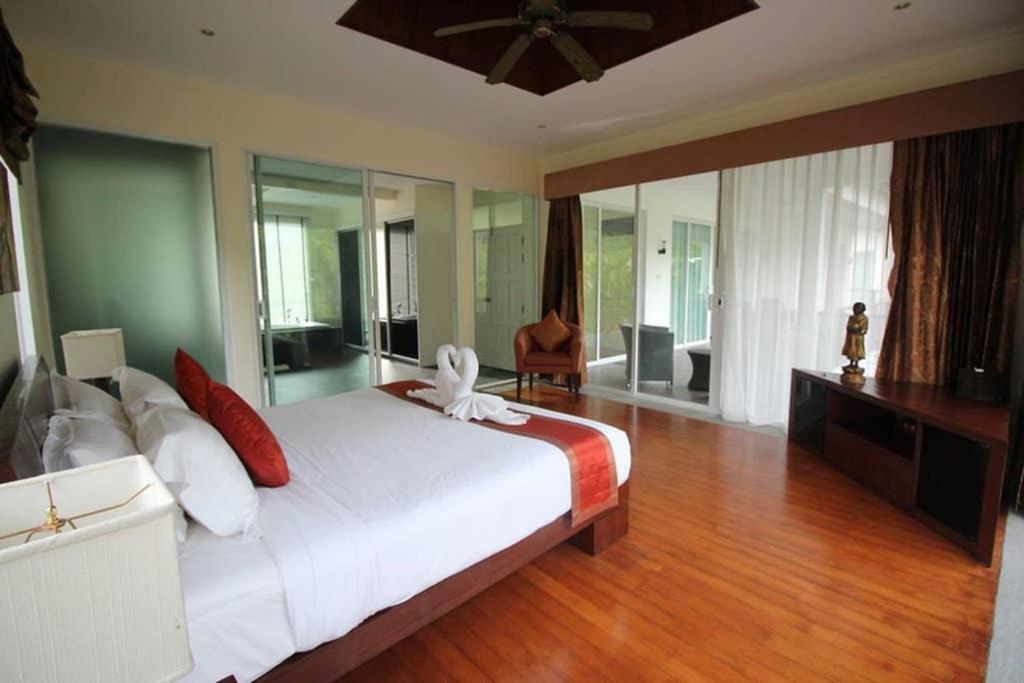 4 Bedroom Villa Kamala Beach Phuket ภายนอก รูปภาพ
