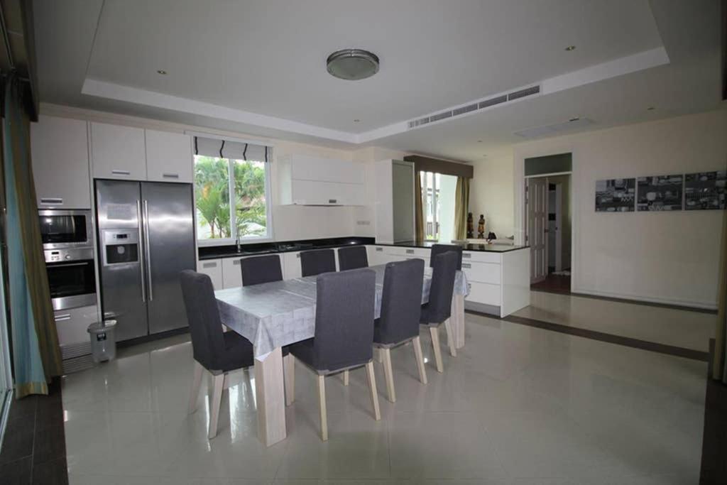4 Bedroom Villa Kamala Beach Phuket ภายนอก รูปภาพ